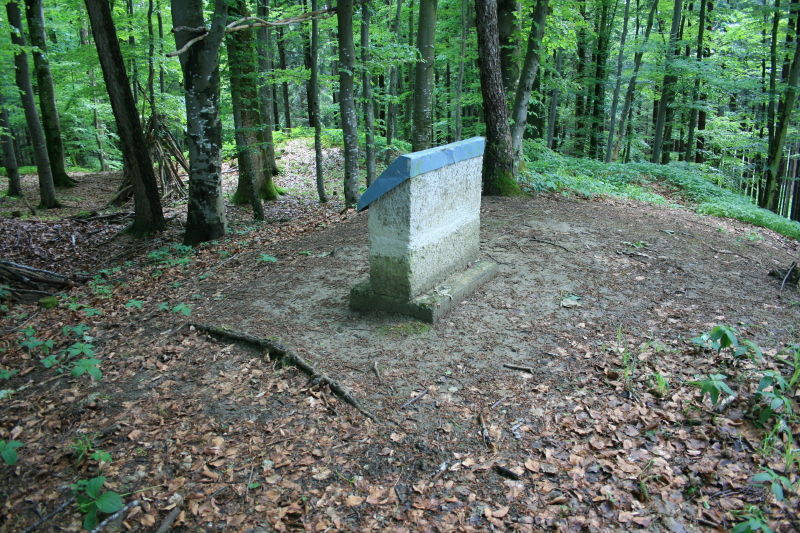 Blick über den Gedenkstein nach Süden