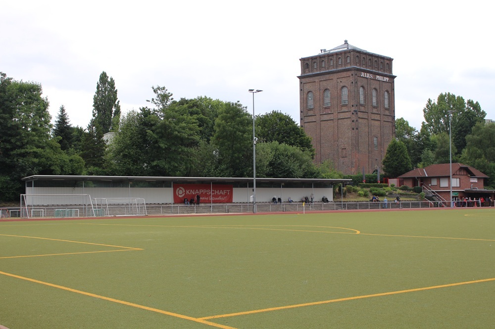 Sportanlage_Gl�cksburger_Stra�e